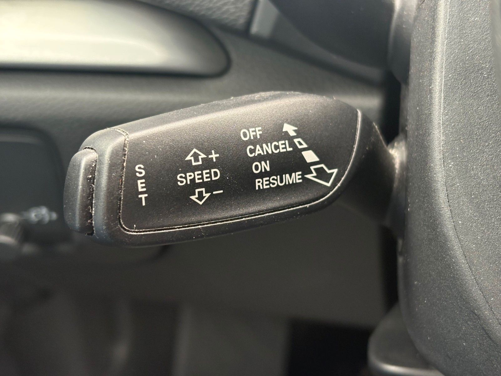 Fahrzeugabbildung Audi A3 1.6 TDI SPBK S LINE Navi Leder LED SPORTFWK