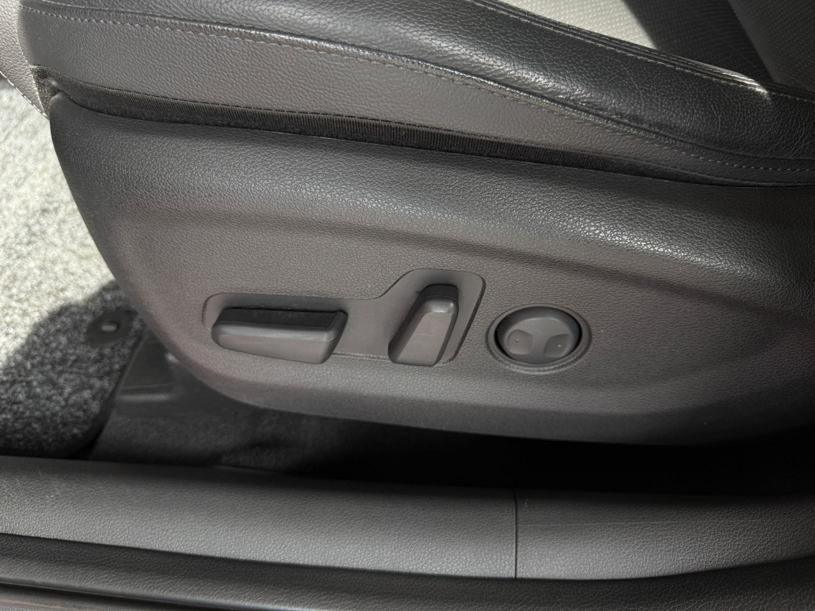 Fahrzeugabbildung Hyundai TUCSON Premium 4WD PANO AHK LED LEDER