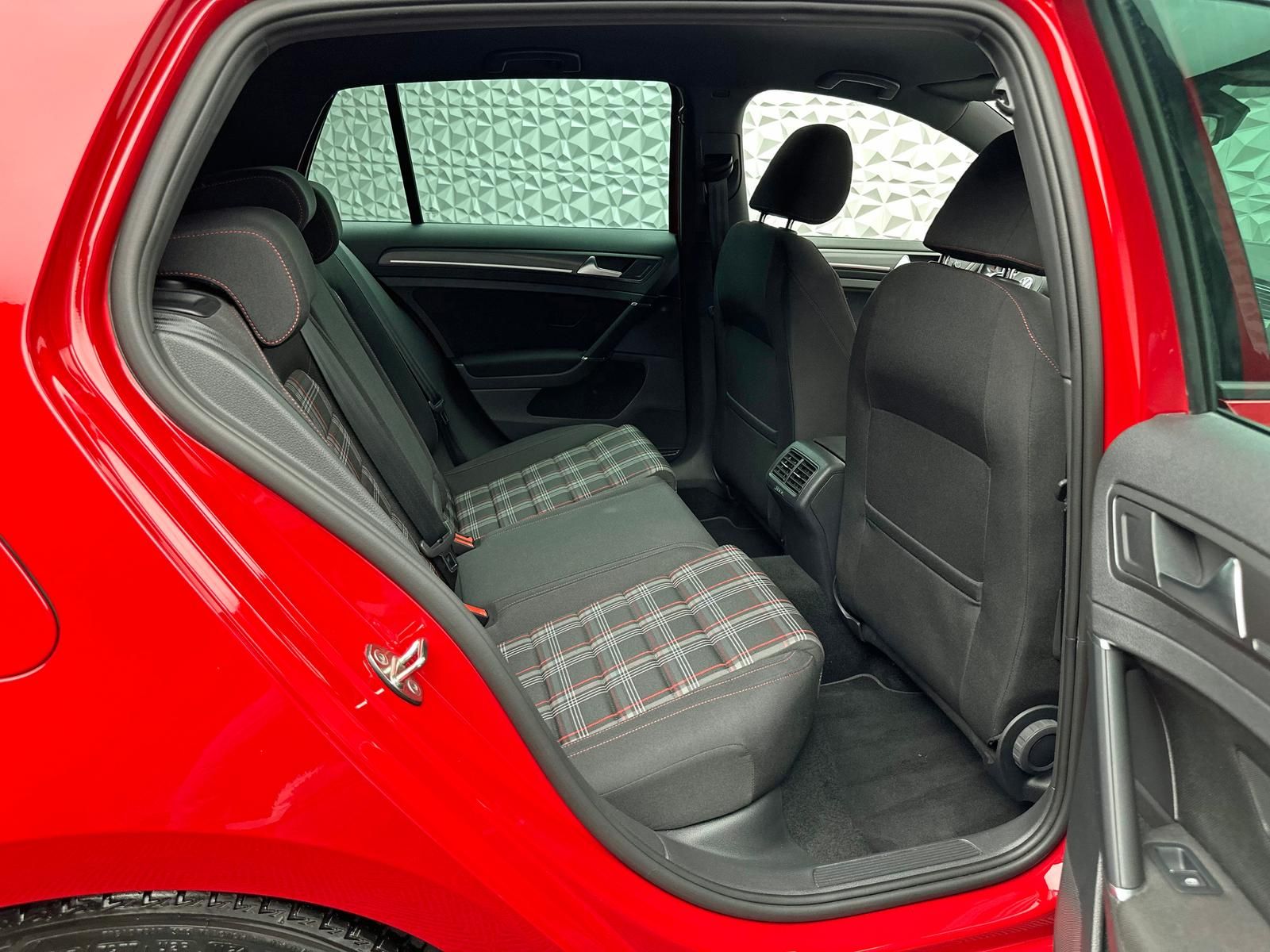 Fahrzeugabbildung Volkswagen GOLF GTI 2.0 TSI PERFORMANCE/NAVI/LED/PDC/ACC