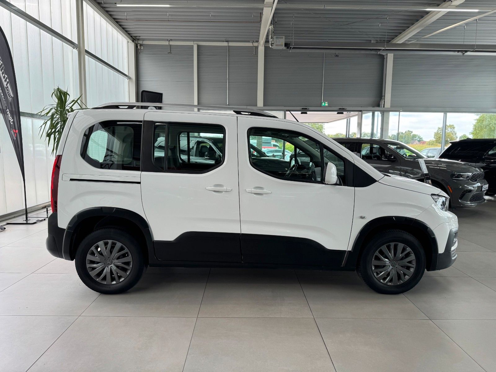 Fahrzeugabbildung Peugeot Rifter 1.5 HDI Allure AHK Klima Drive-Assist-Pak