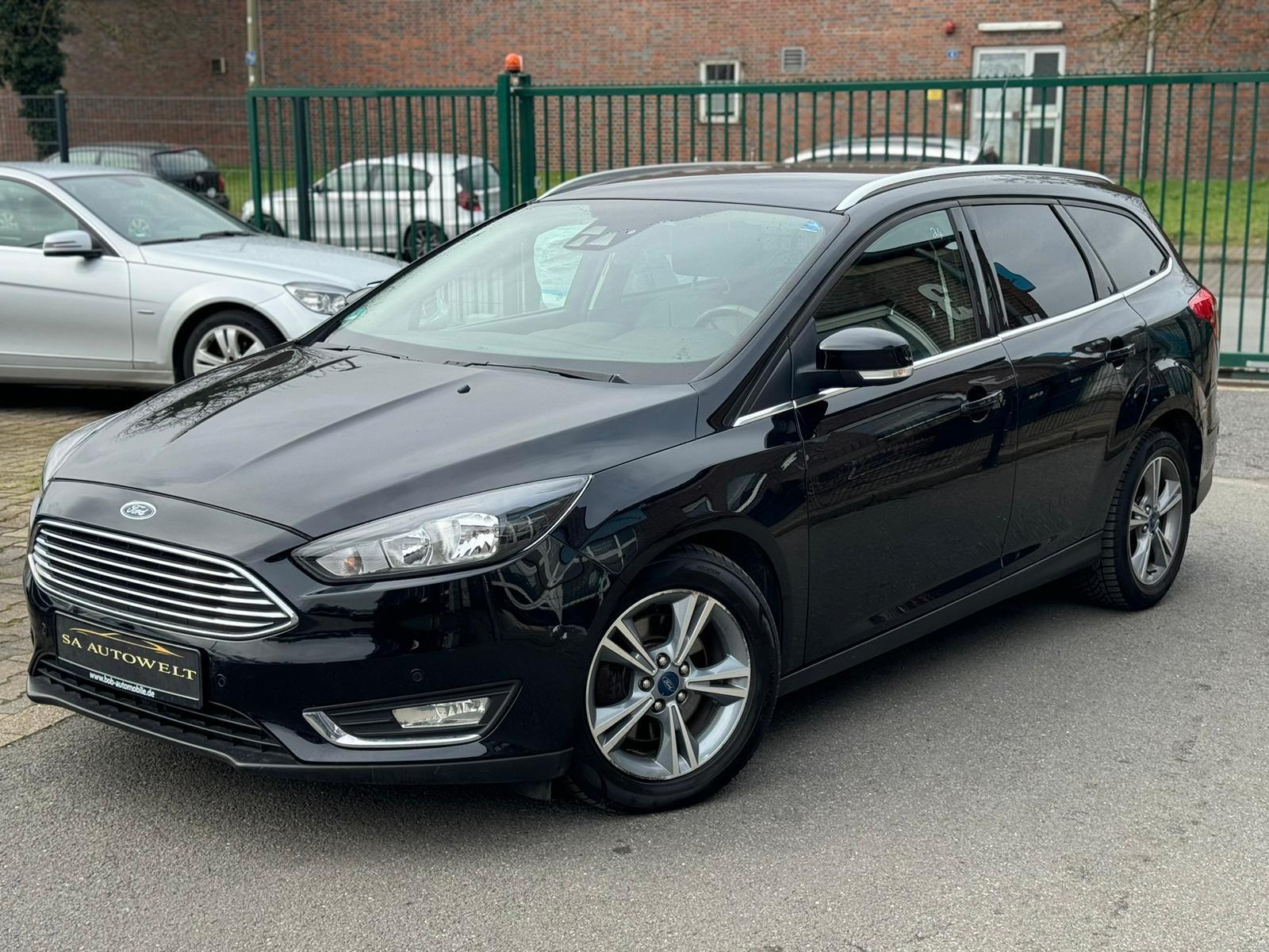 Ford Focus Turnier Titanium Automatik 1. Hand SHZ LHZ