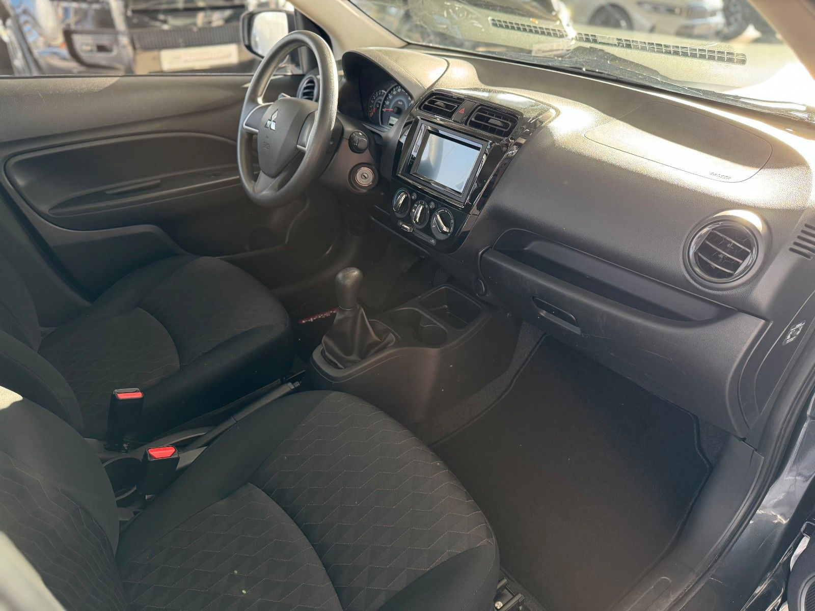 Fahrzeugabbildung Mitsubishi Space Star 1.2 Select "Klima Allwetterreifen"