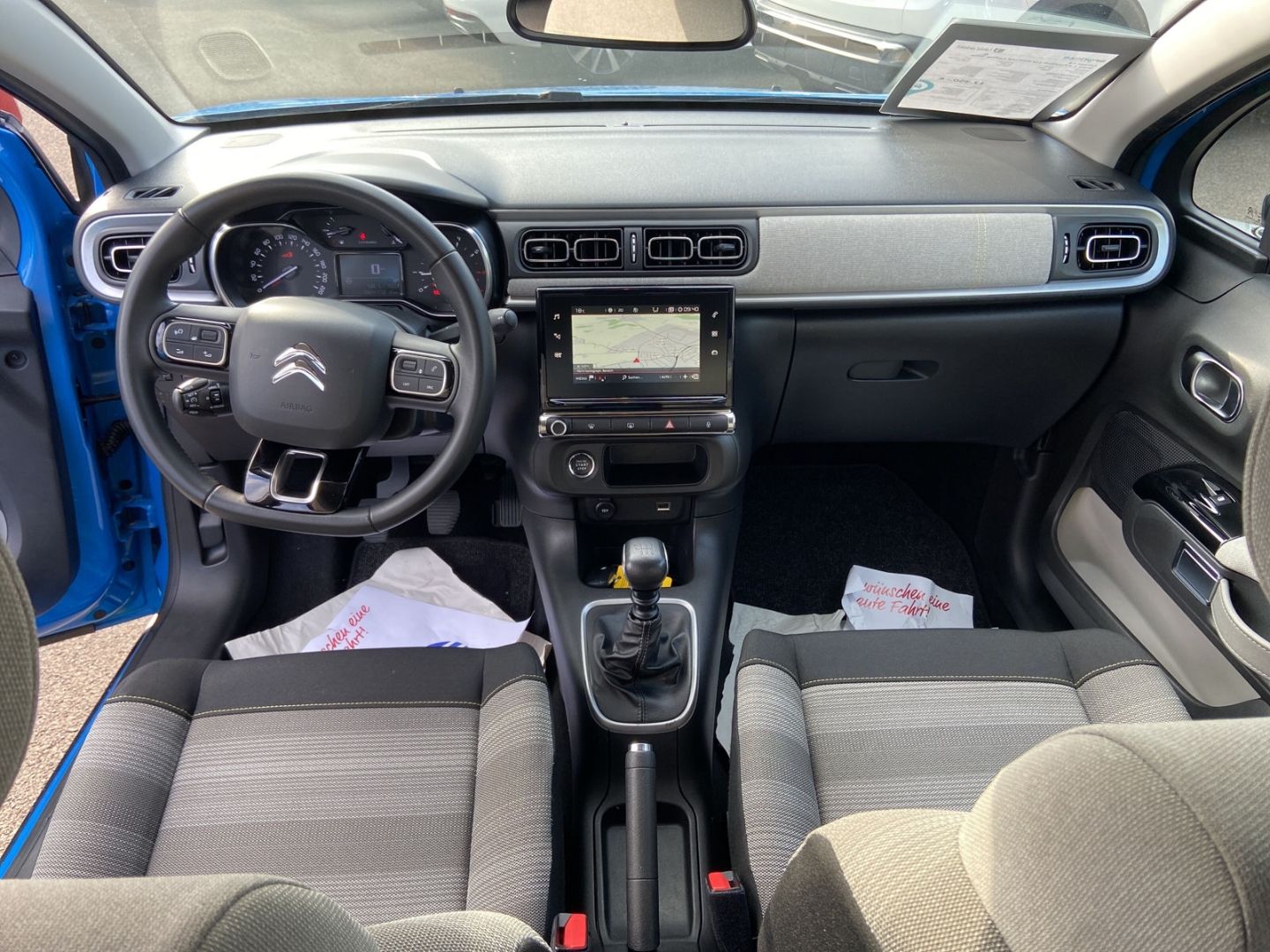 Fahrzeugabbildung Citroën C3 Shine 1.2 PureTech 110 Navi LED CarPlay Temp.