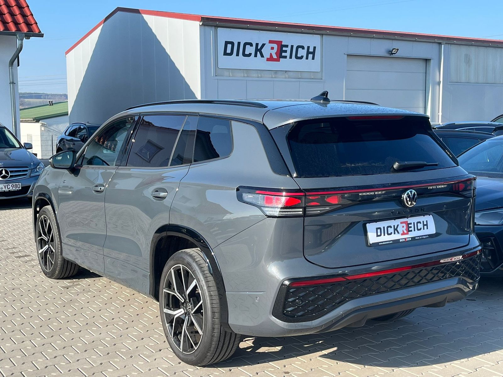 Fahrzeugabbildung Volkswagen Tayron 2.0 TDI 4M R-Line BLACK*7Si*MATRIX*PANO