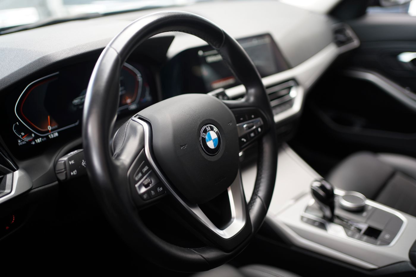 Fahrzeugabbildung BMW 320d Advantage +Teilleder+Live Cockpit Prof.+PDC