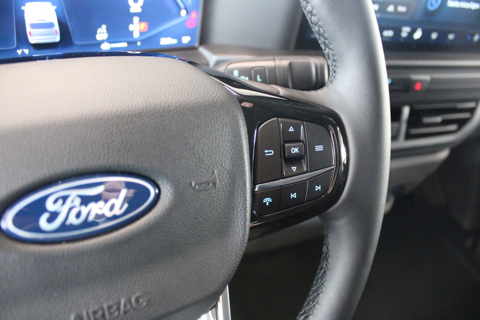 Fahrzeugabbildung Ford E-Transit Custom L1 TREND 9-Sitze AHK NAVI GJR