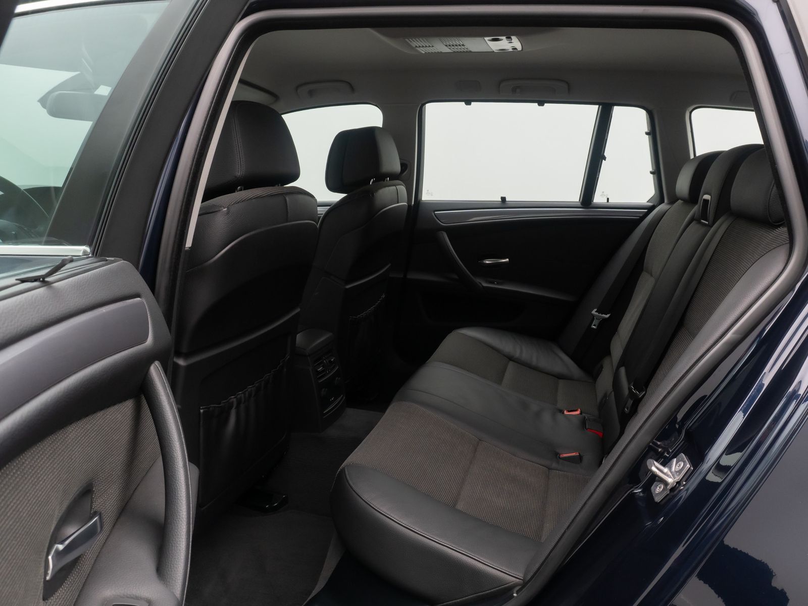 Fahrzeugabbildung BMW 520d Special Edition PDC NaviPro Memory Tempomat