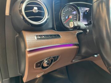 Mercedes-Benz E 300 de Lim. Aut. Avantgarde *LED*LEDER*PANO*