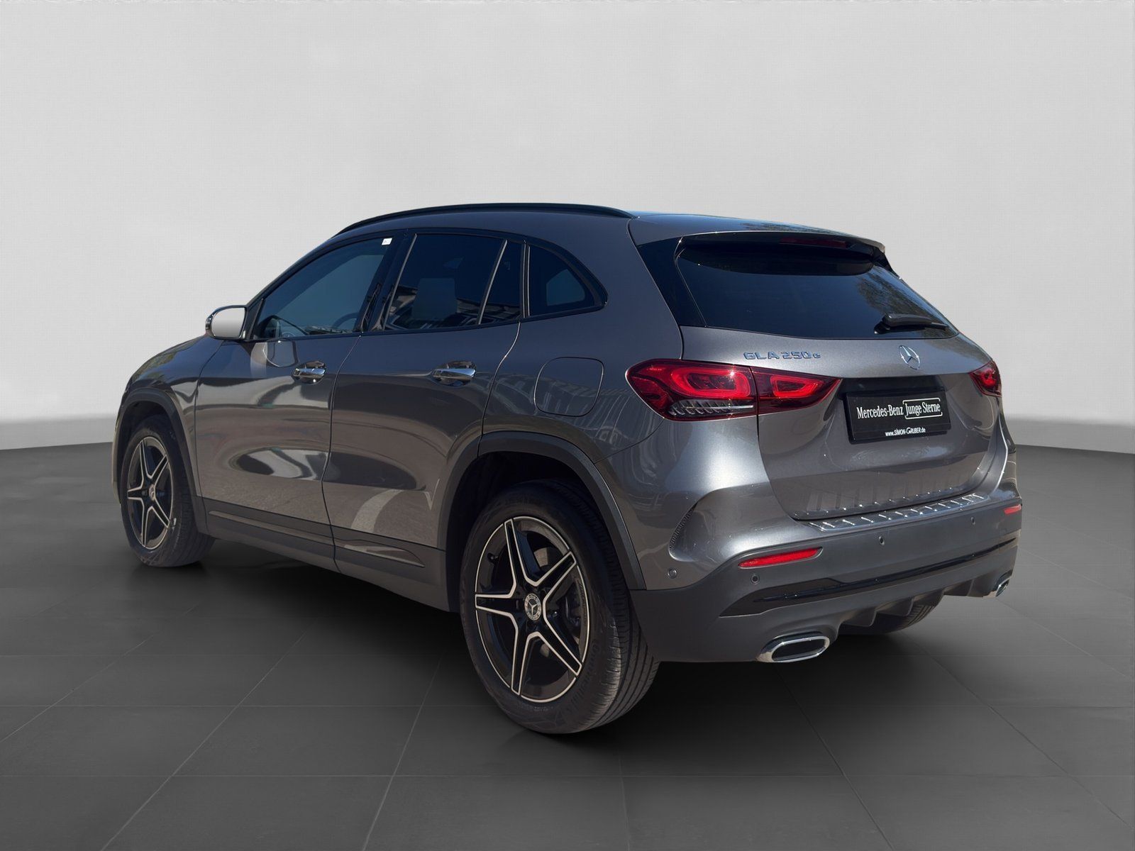 Fahrzeugabbildung Mercedes-Benz GLA 250 e AMG Night Multibeam Burmester KeyGO