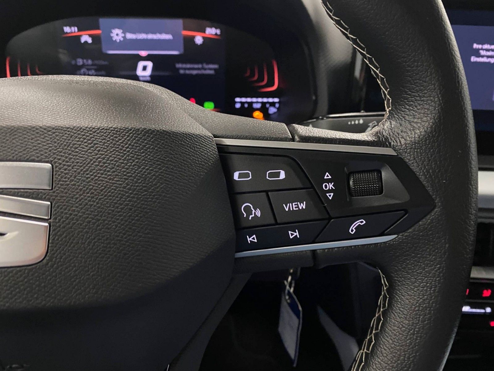 Fahrzeugabbildung SEAT Arona 1.0 TSI STYLE DSG+NAVI+LED+APP+SITZHEIZUNG