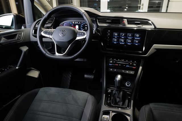 Volkswagen Touran 1.5TSI DSG Highline AHK Pano Rkam Keyless