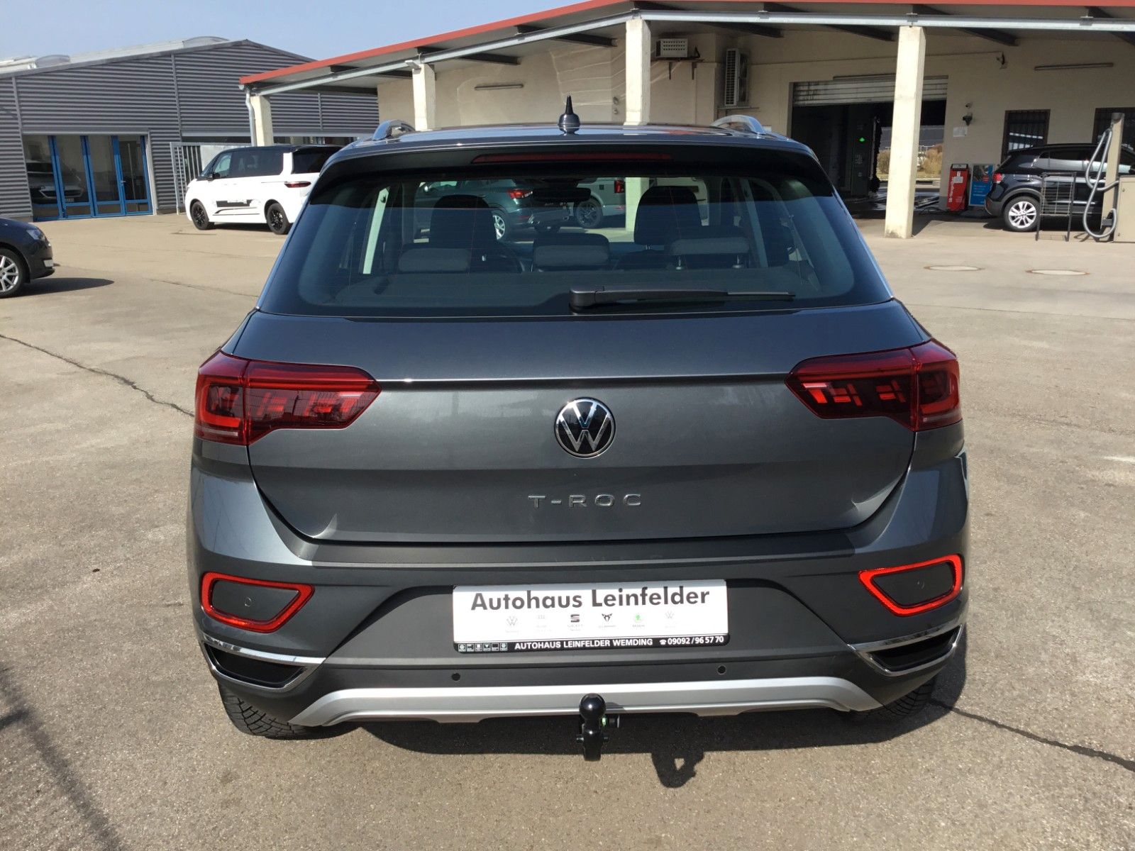 Fahrzeugabbildung Volkswagen T-Roc 1.5 TSI DSG Style+AHK+MatrixLED+ACC+Pano