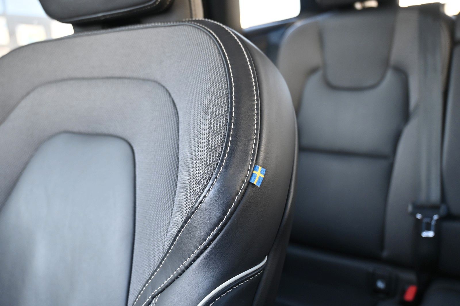 Fahrzeugabbildung Volvo XC60 B4 AWD Plus Dark*LED*PANO*STHZ*H&K*360°*AHK