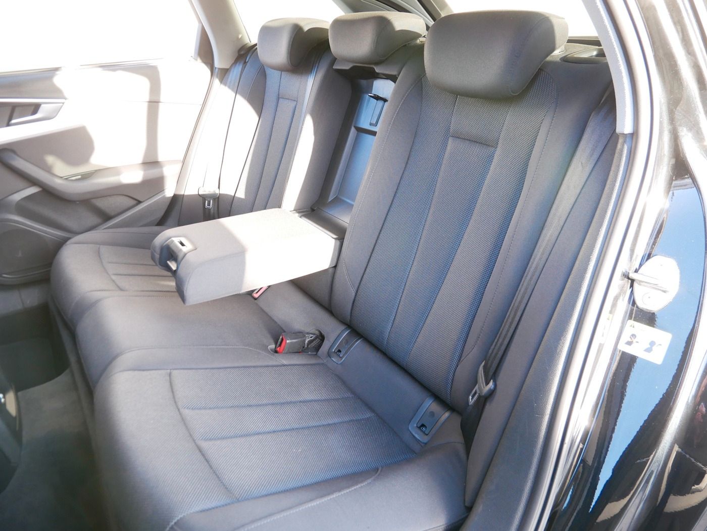 Fahrzeugabbildung Audi A4 2.0 TFSI Avant NAVI SHZ PDC Klimaautomatik LE