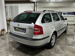 Fahrzeugabbildung Skoda Octavia 1.6 Combi Ambiente / Navi Klima PDC GSD