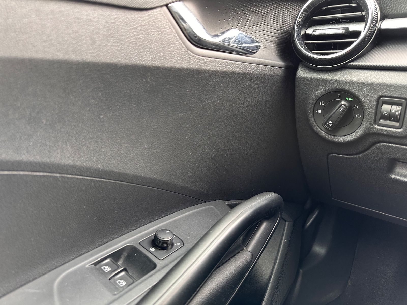 Fahrzeugabbildung SKODA Fabia 1.0 MPI Ambition APP/Klima/GJR