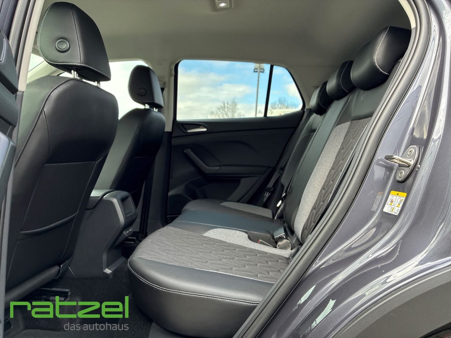 Fahrzeugabbildung Volkswagen T-Cross ENERGY 1.0 TSI DSG NAVI+AHK+Kamera+LED