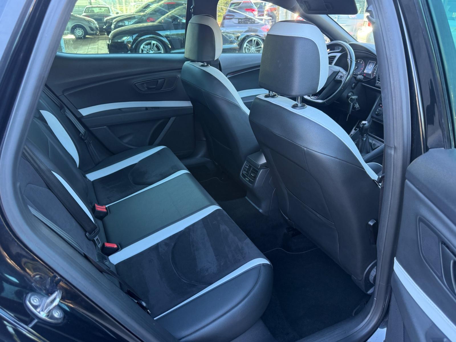 Seat Leon Cupra 2.0 TSI 280 ch BVM / Alcantara / DCC / Full LED / Sièges chauffants