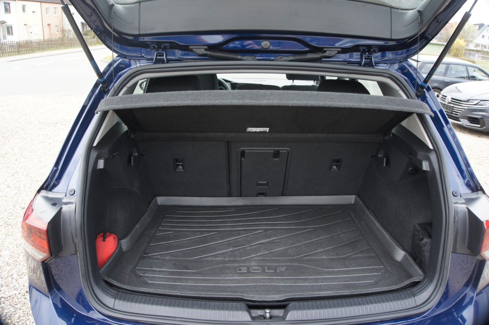 Fahrzeugabbildung Volkswagen Golf VIII Lim. Style eHybrid LED NAVI