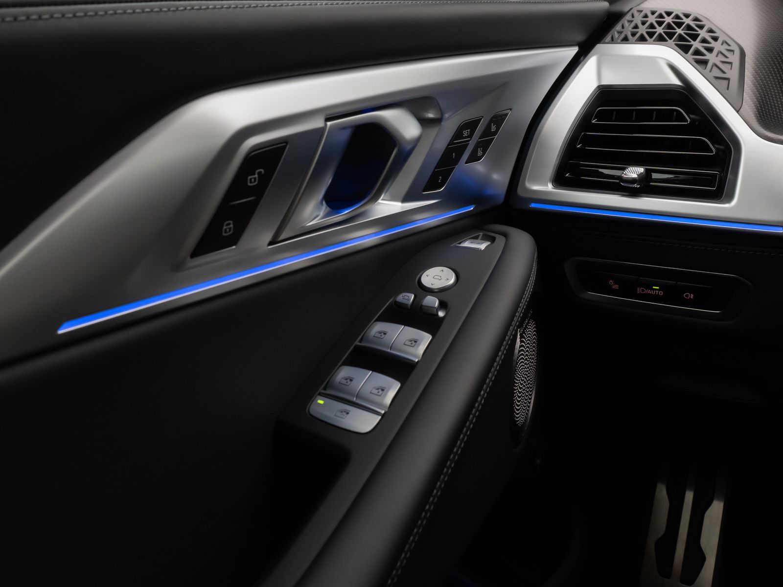 Fahrzeugabbildung BMW XM 360° HUD DAB B&W Massage SoftCl AHK 23Zoll