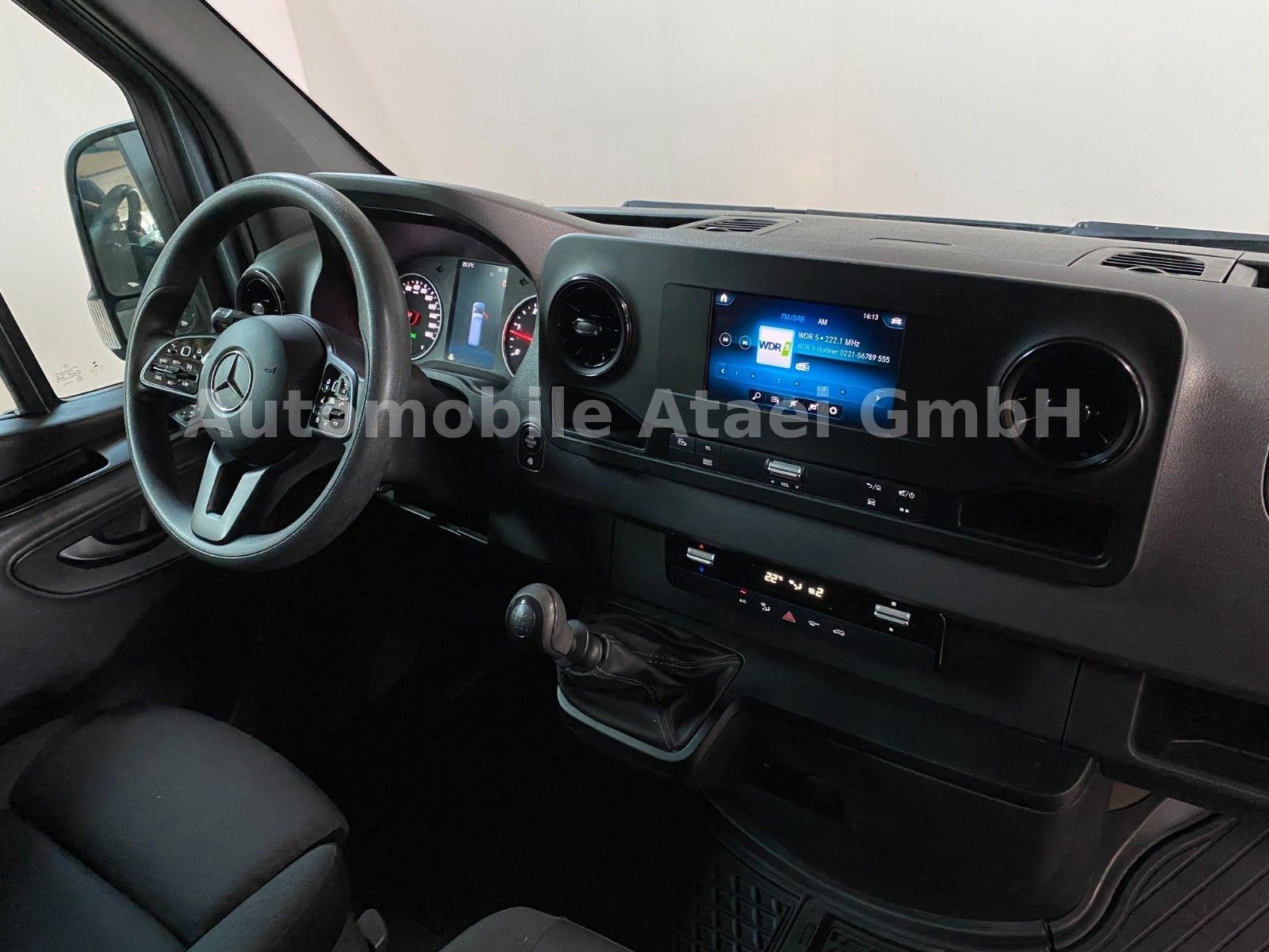 Fahrzeugabbildung Mercedes-Benz Sprinter 211 Plus Paket AHK+ KAMERA+ MBUX (8189)