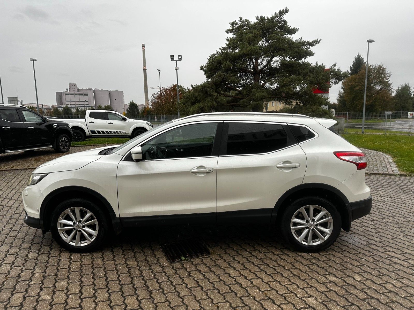 Fahrzeugabbildung Nissan Tekna+AHK,1.Hd.,Scheckh.gepfl.1a Zust.,Serv