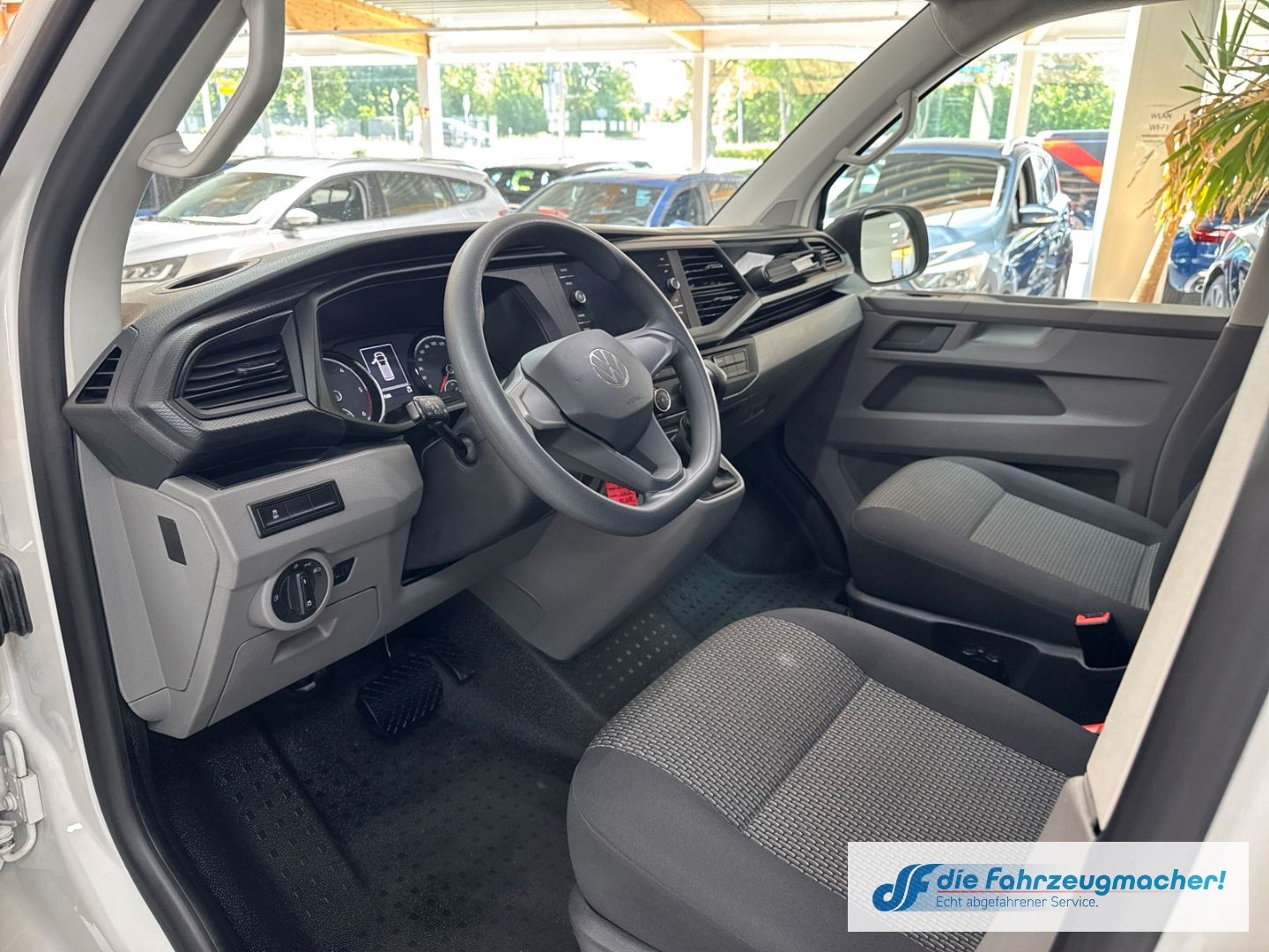 Fahrzeugabbildung Volkswagen T6.1 Transporter DSG MIXTO DOKA  lang 4Motion 2.