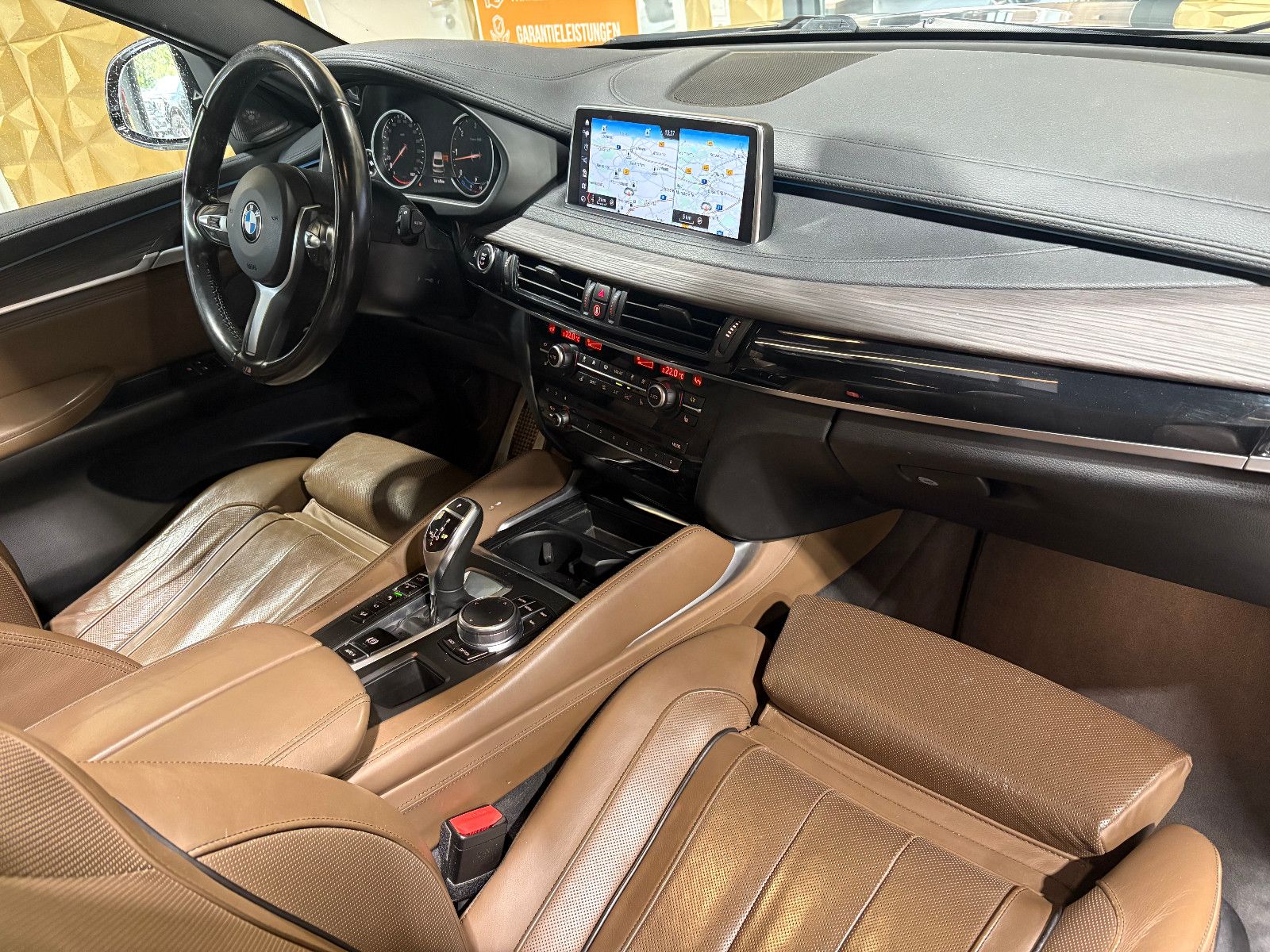 Fahrzeugabbildung BMW X6 xDrive 30 d/360°/PANO/HEAD-UP/NAVI/MEMORY/SHZ