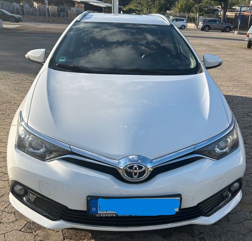 Toyota Auris Touring Sports 2015