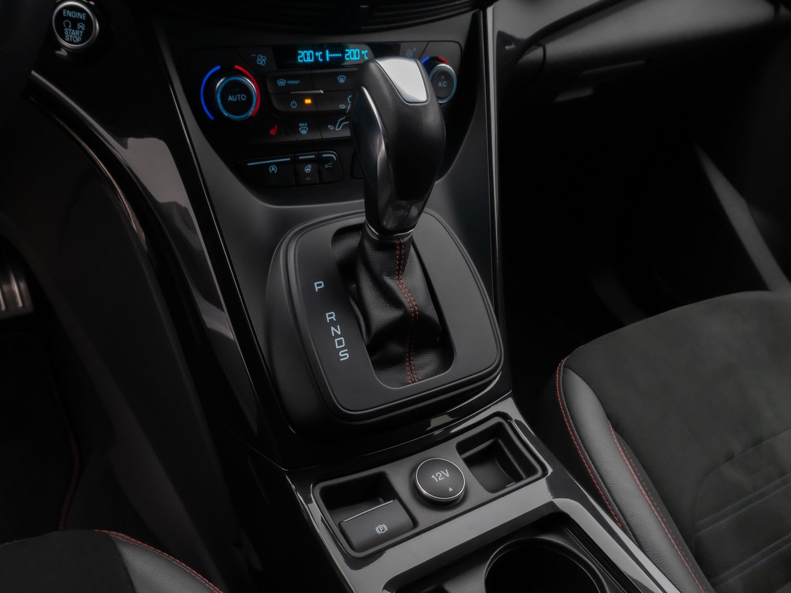 Fahrzeugabbildung Ford Kuga ST-Line Kamera Lenkrhzg Navi AHK Komfort