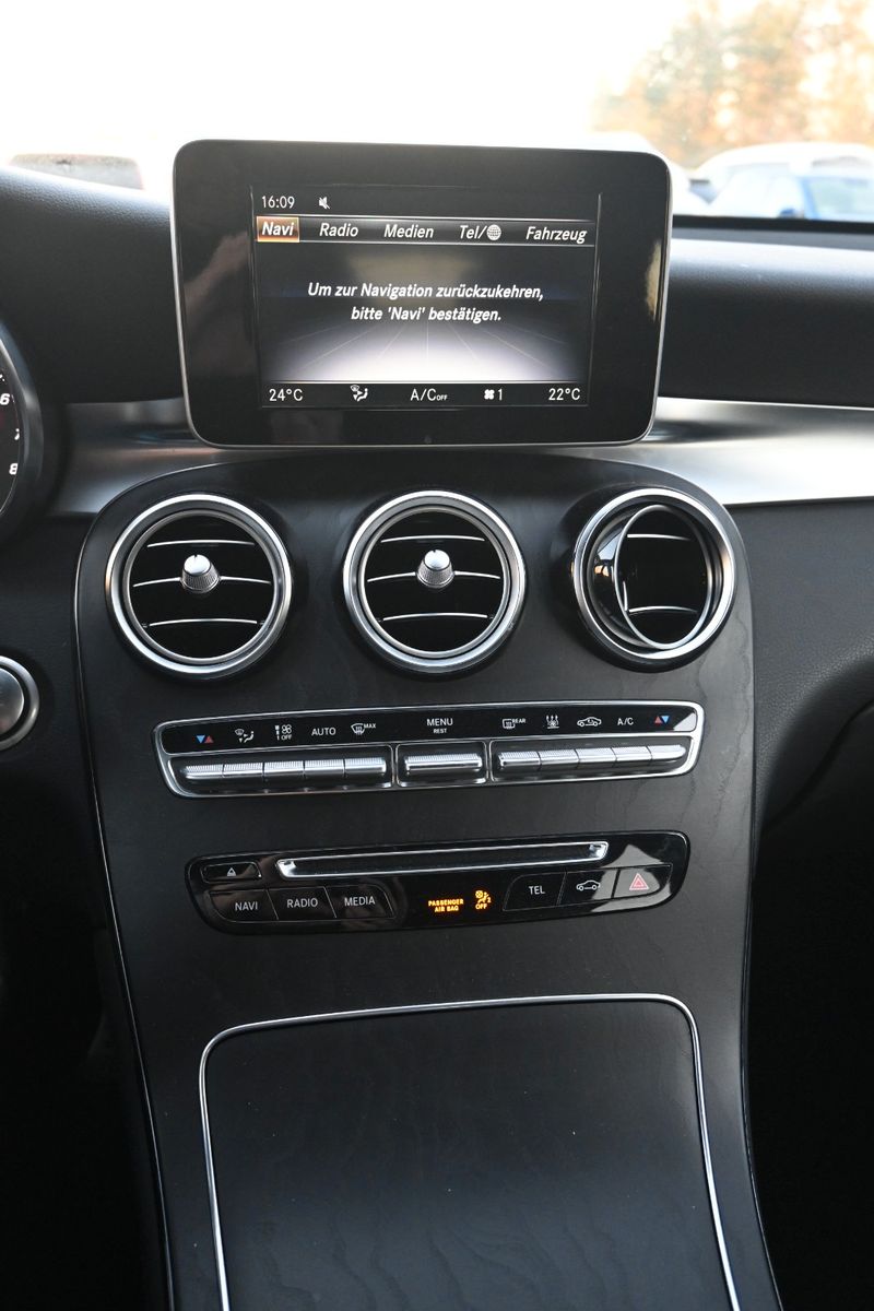 Fahrzeugabbildung Mercedes-Benz GLC 300 GLC Coupe 4Matic*AMG Line*LED*