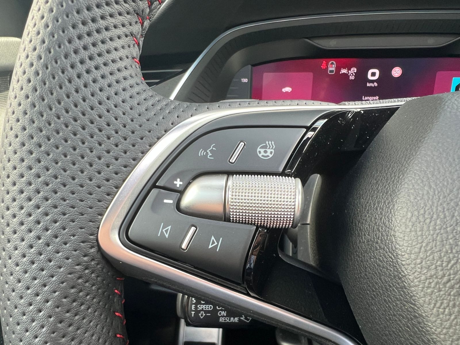Fahrzeugabbildung SKODA Octavia Combi RS 2.0 TSI DSG *Panorama, AHK, Ind