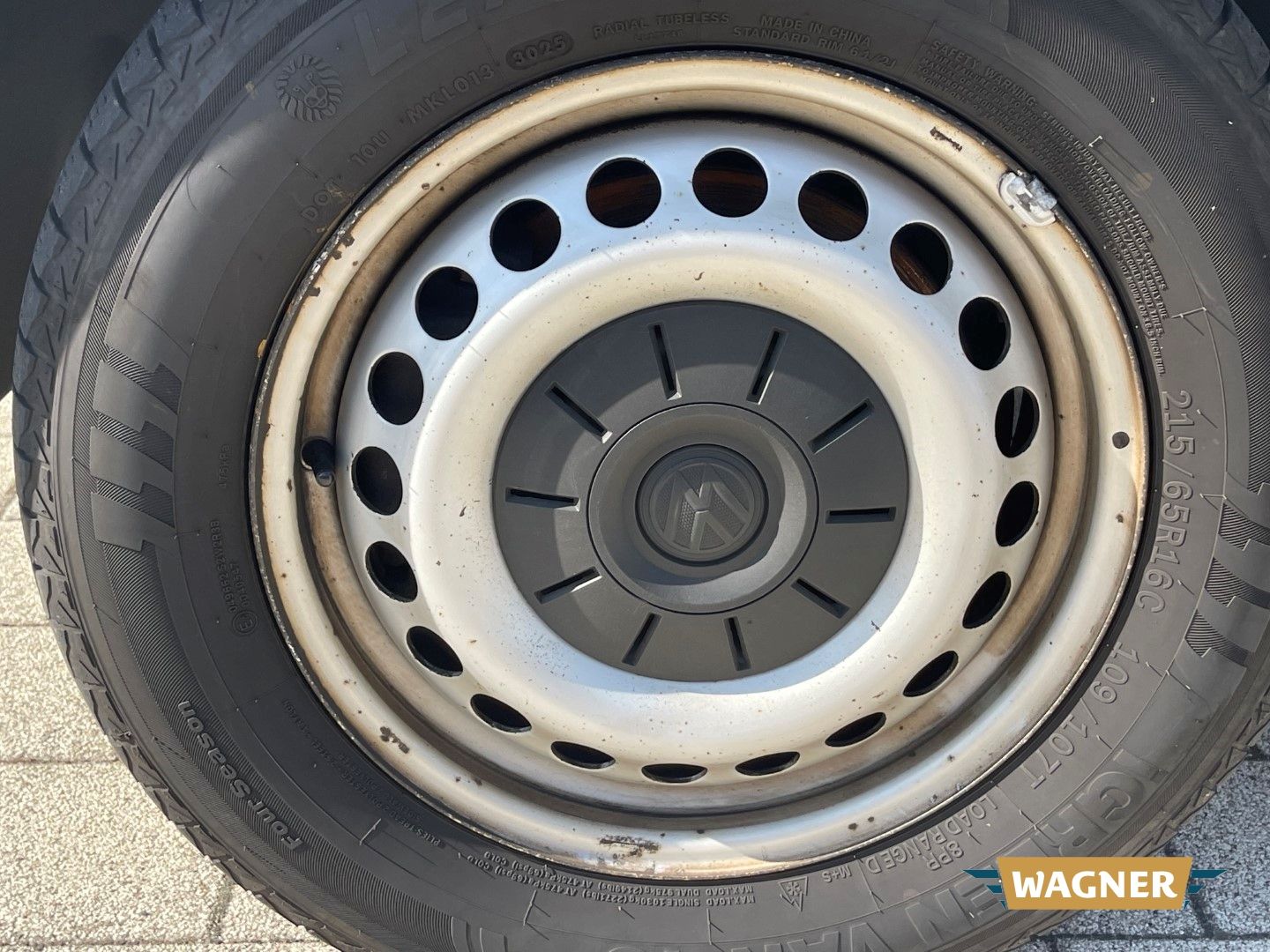 Fahrzeugabbildung Volkswagen T6 Kombi lang 9 Sitzer Rampe Klimaanlage