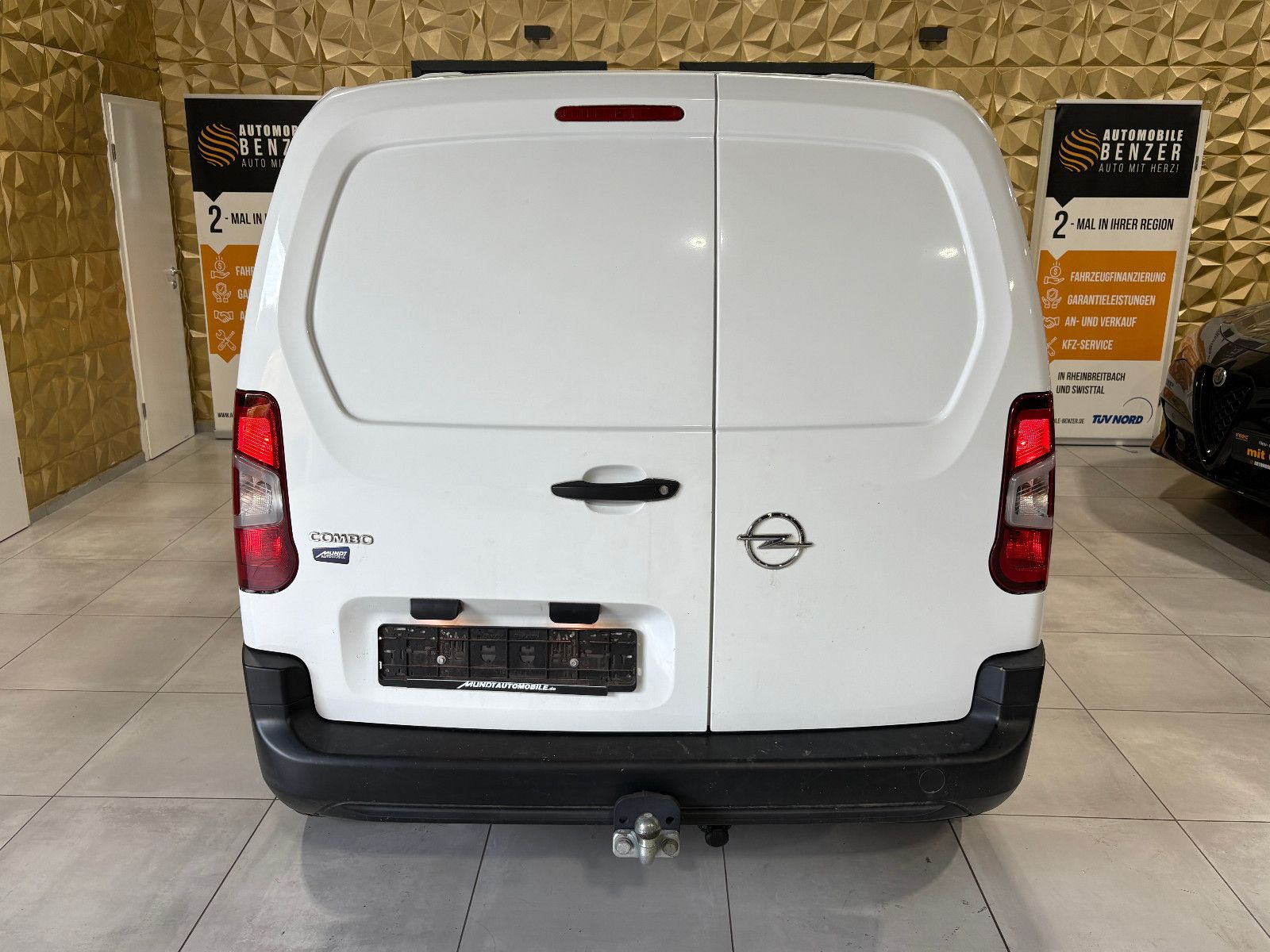 Fahrzeugabbildung Opel Combo E Cargo Edition/2-SITZ/APPLE/AHK/KLIMA