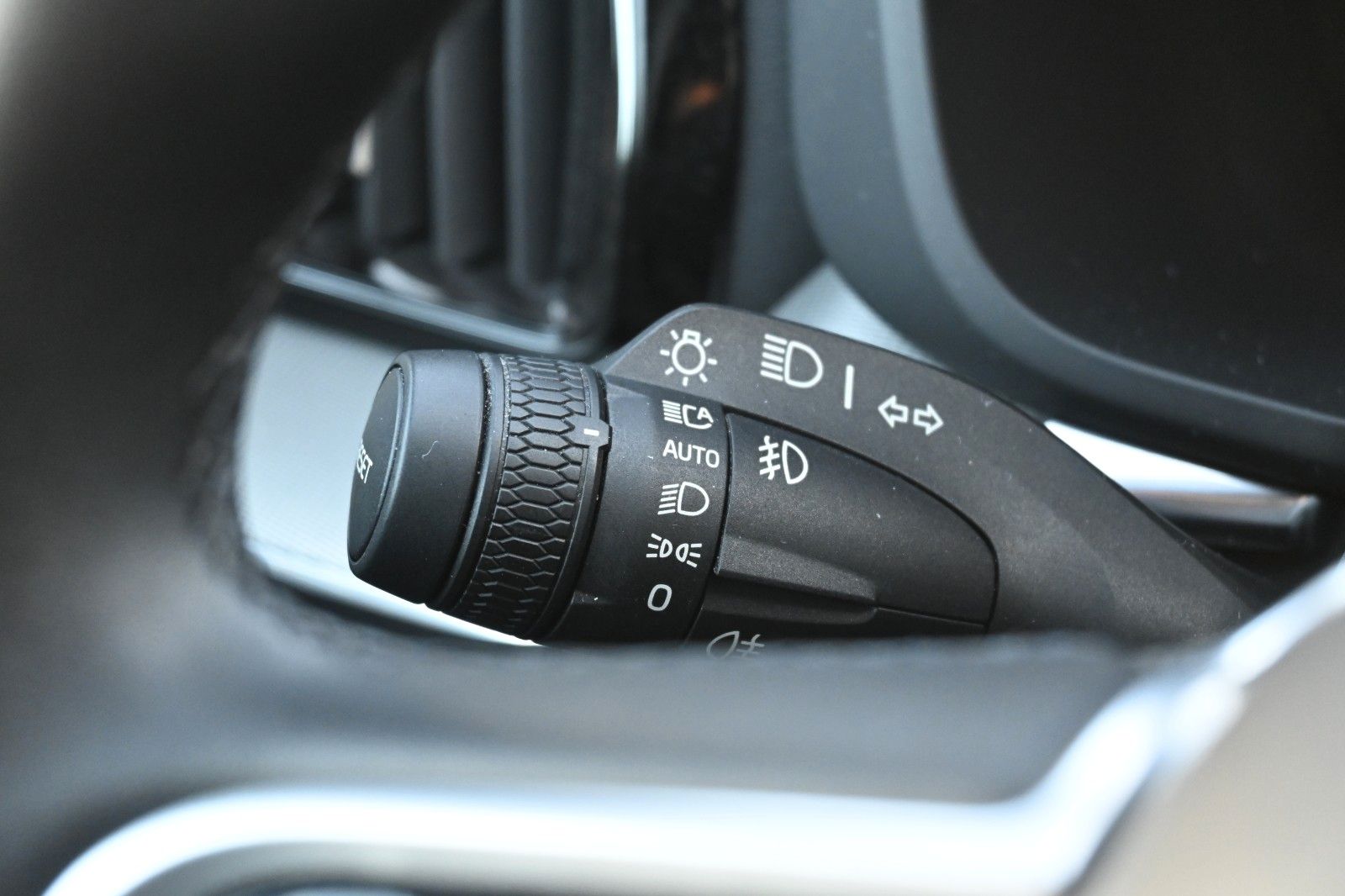 Fahrzeugabbildung Volvo XC60 B4 AWD Plus Dark*LED*PANO*STHZ*H&K*360°*AHK