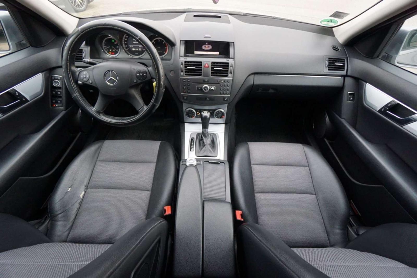 Mercedes-Benz C200 2010 — photo 11