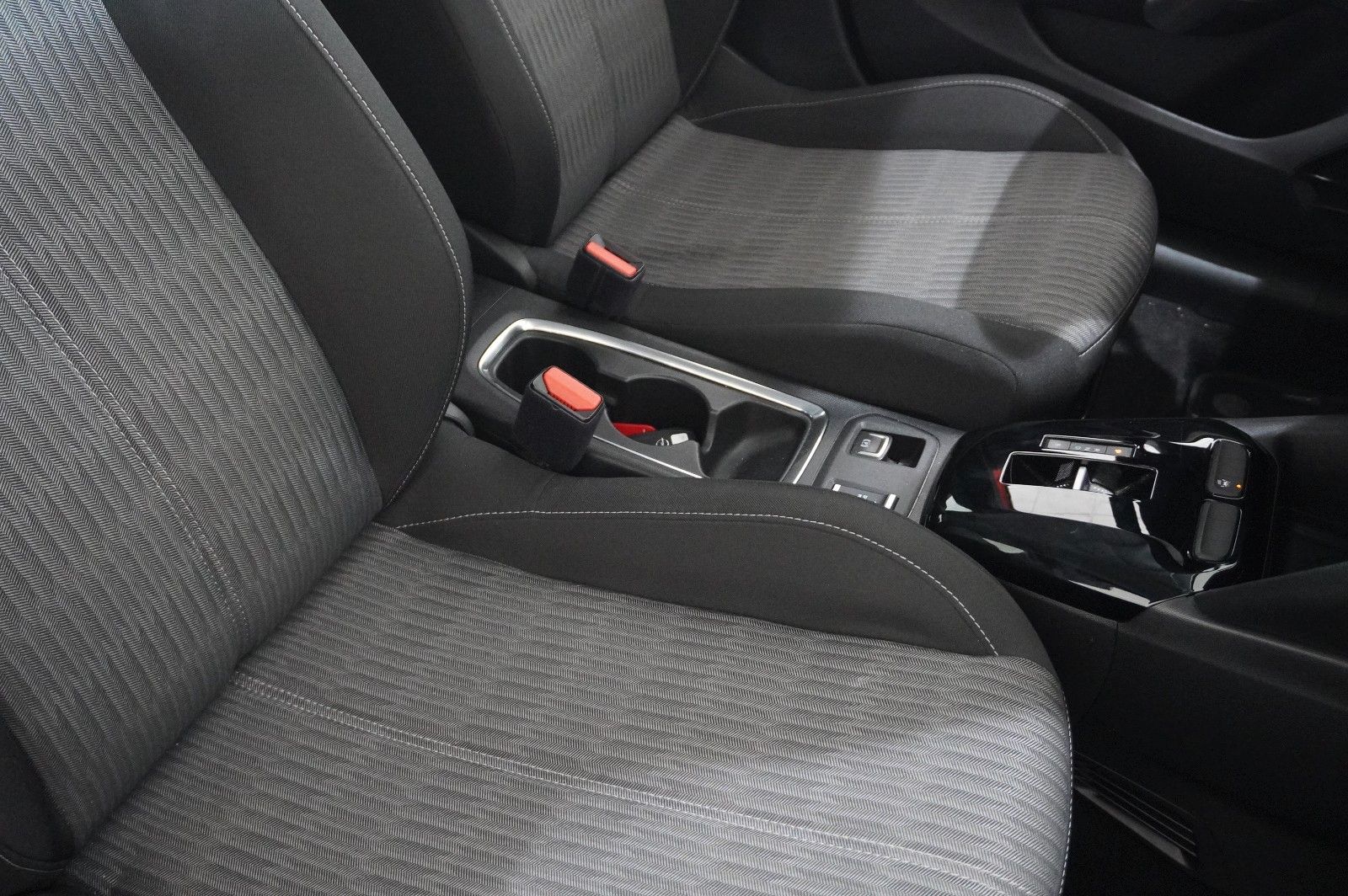 Fahrzeugabbildung Opel Corsa-e F EDITION 7KW NAVI/VIRT/TEMP/DAB/WÄRMEP.