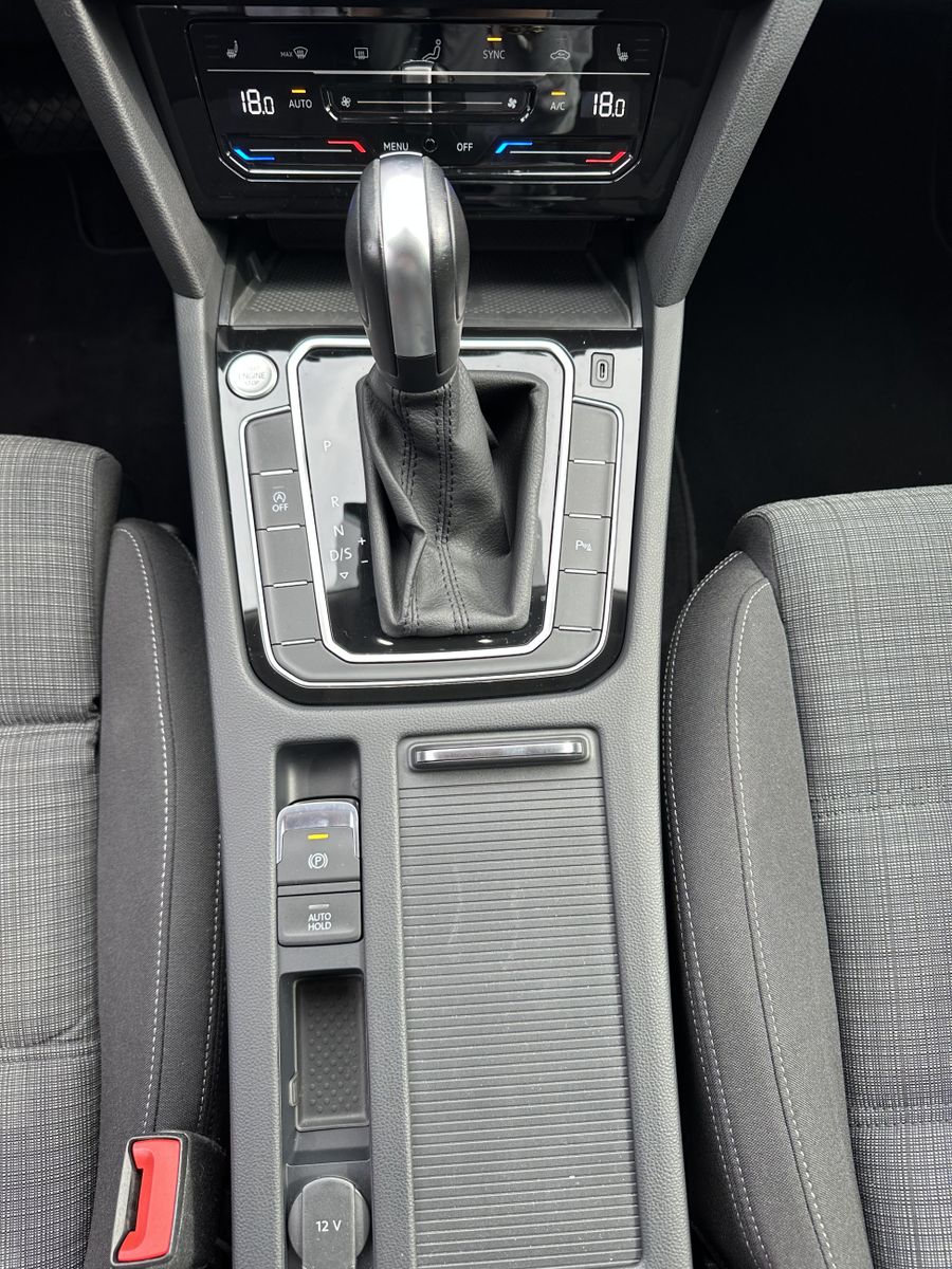 Fahrzeugabbildung Volkswagen Passat Variant 2.0 TDI DSG Business NAV+LED+ACC