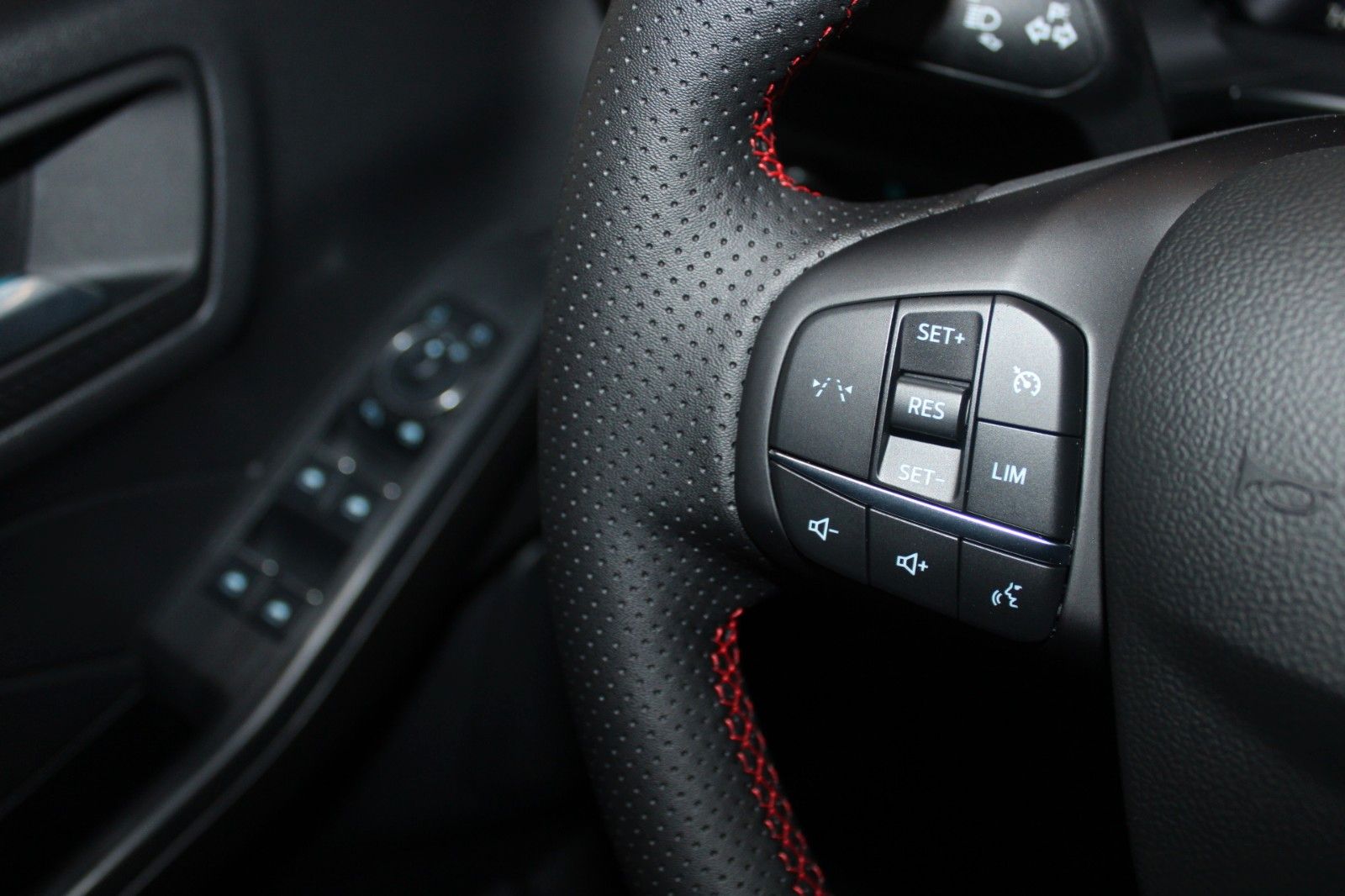 Fahrzeugabbildung Ford Kuga PHEV ST-LINE NAVI Kamera Winter Paket