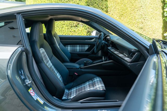 Porsche 992 Turbo 50 Jahre/ HERITAGE PAK/ NACHT/ BURMEST