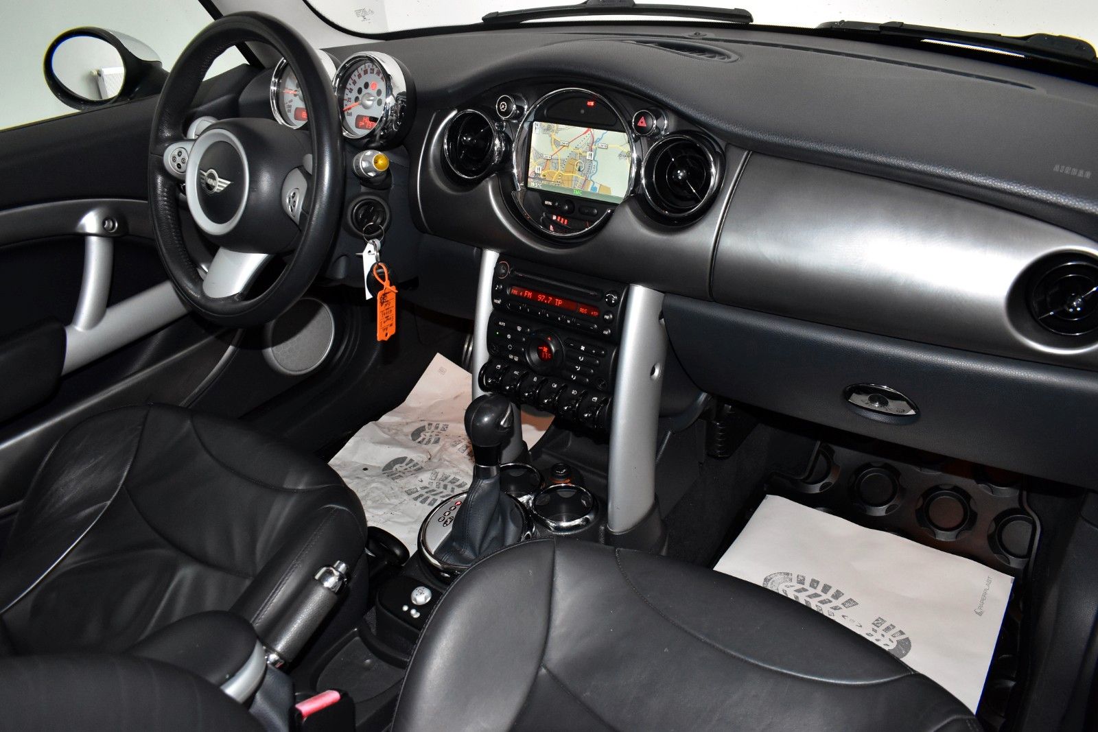 Fahrzeugabbildung MINI Mini Cooper S Aut.,Leder,Navi,Xenon,Panorama,PDC