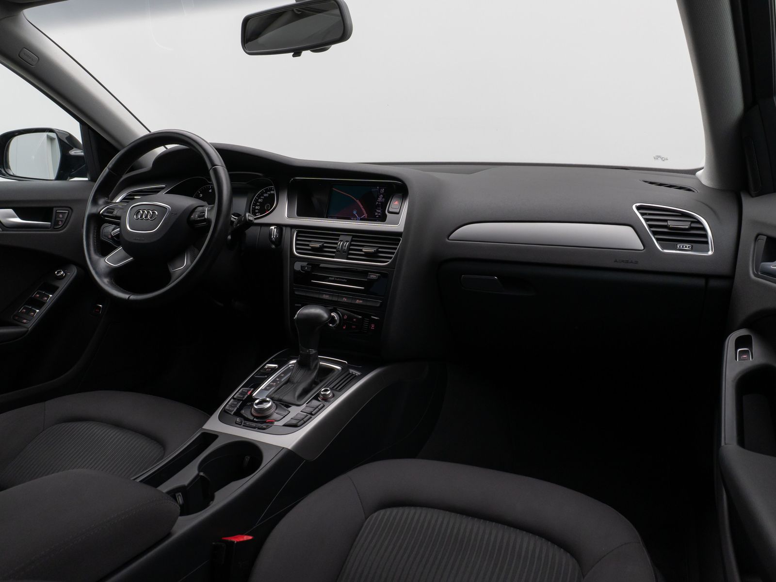 Fahrzeugabbildung Audi A4 Lim. Attraction Navigation Sitzhzg PDC AHK