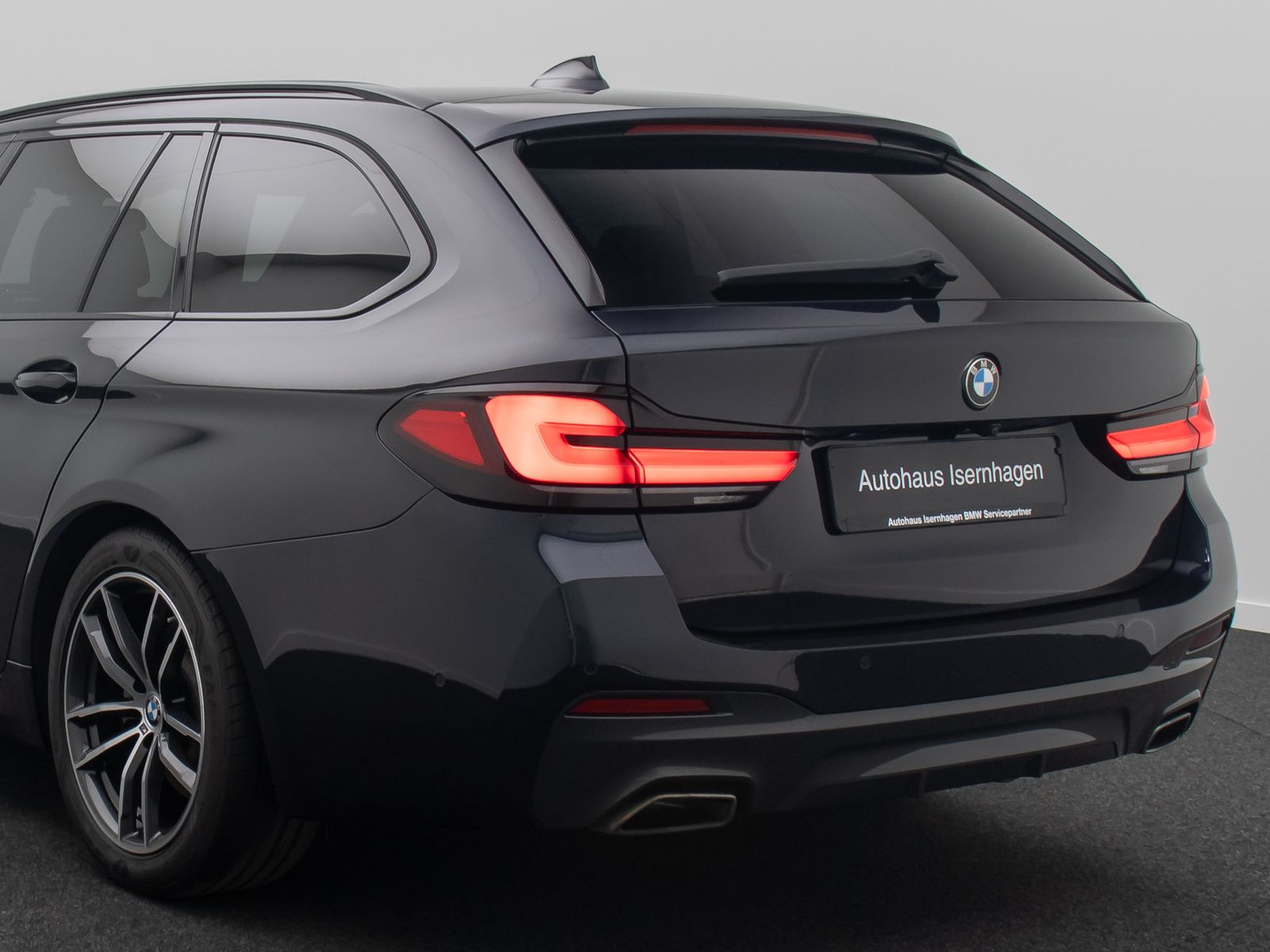 Fahrzeugabbildung BMW 530i M Sport AHK Kamera HUD H/K DAB Massage ACC