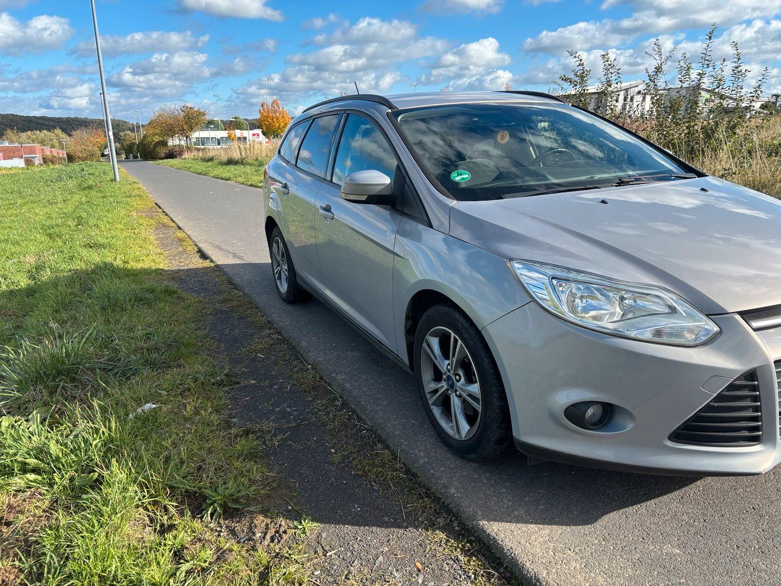 Ford Focus 2013 — interior