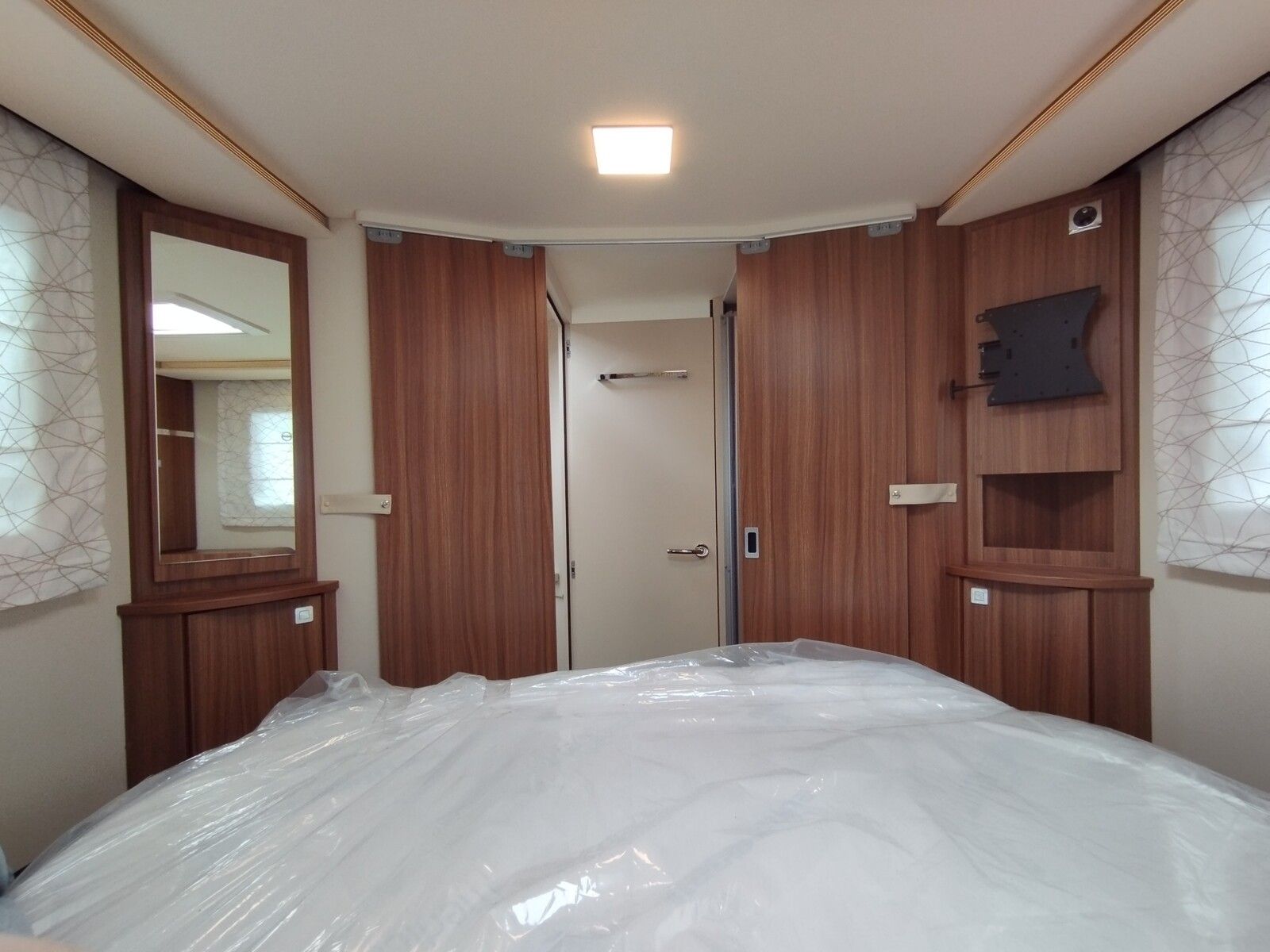 Fahrzeugabbildung Eura Mobil Integra I 760 QF SAT,Solar,Klimaanlage,TV,RK