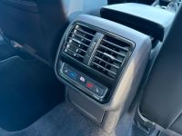 Volkswagen Passat Var. 2.0 TSI DSG 4M R-Line STDHZ PANO AHK bei Autohaus Landmann & Maier OHG