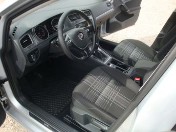 Volkswagen Golf - 9