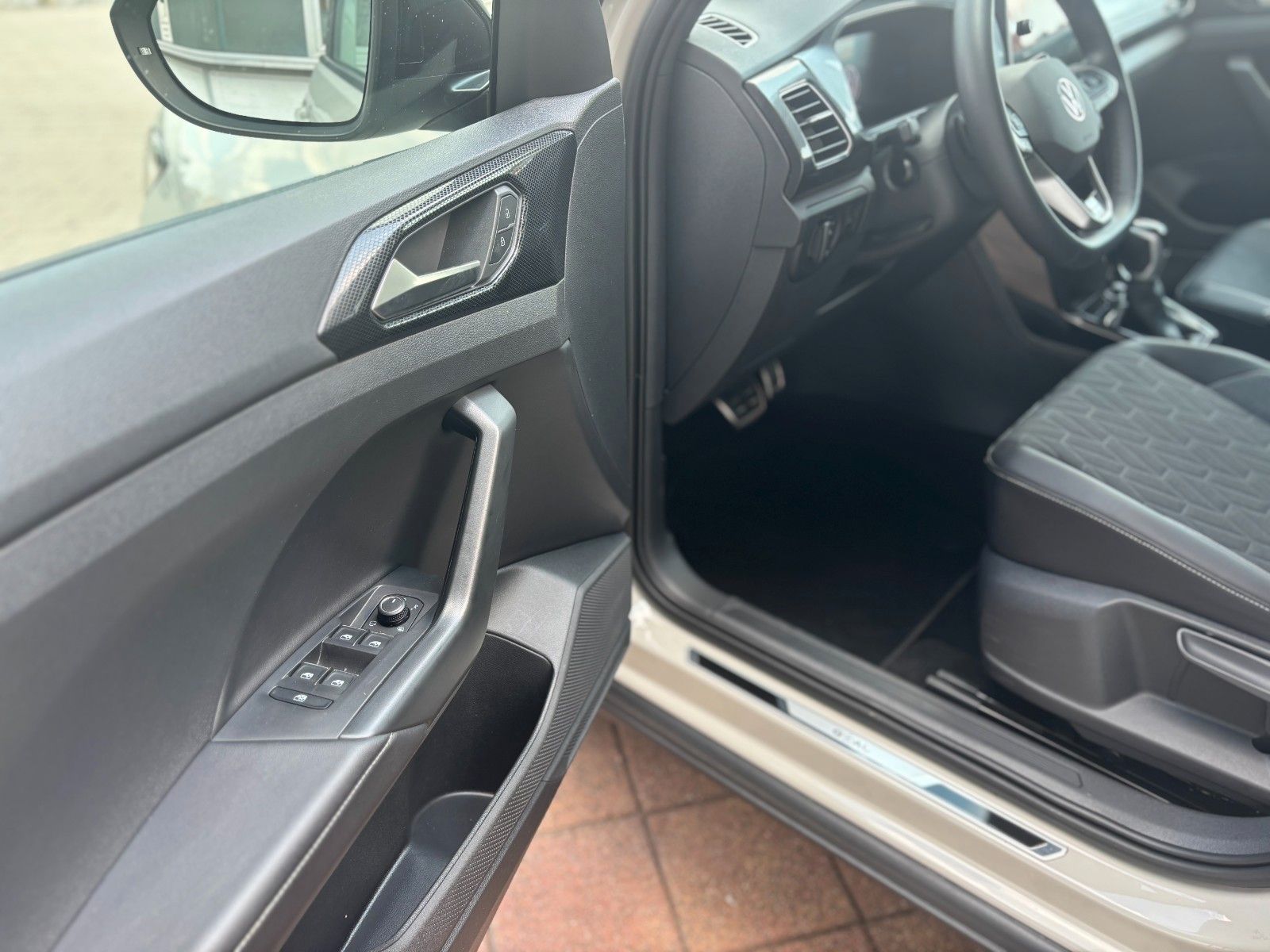 Fahrzeugabbildung Volkswagen T-Cross 1.0 TSI 85 kW Goal