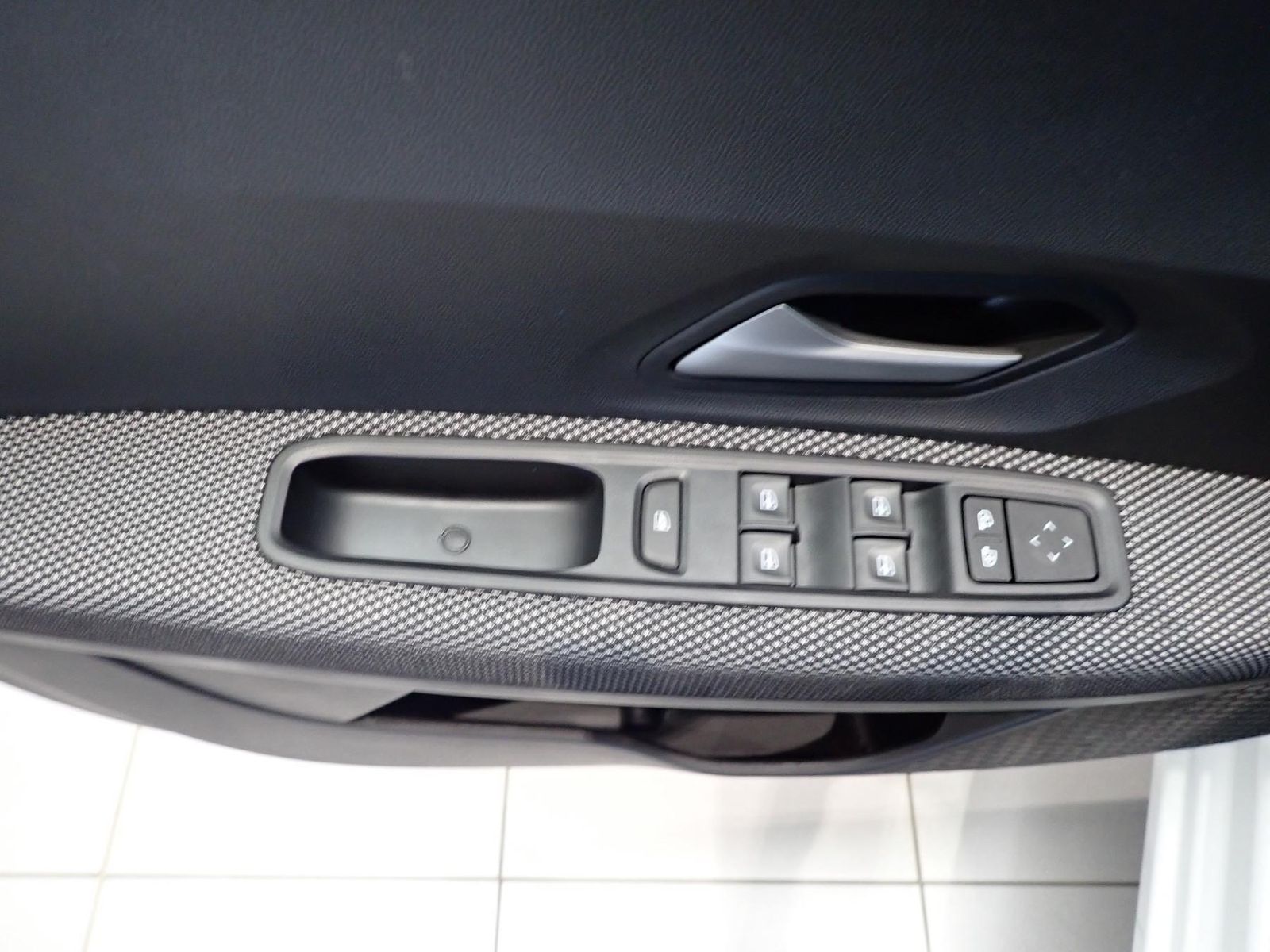 Fahrzeugabbildung Dacia Sandero JOURNEY TCe 90, RFK, EPH, KLIMAAUTOM.,BC