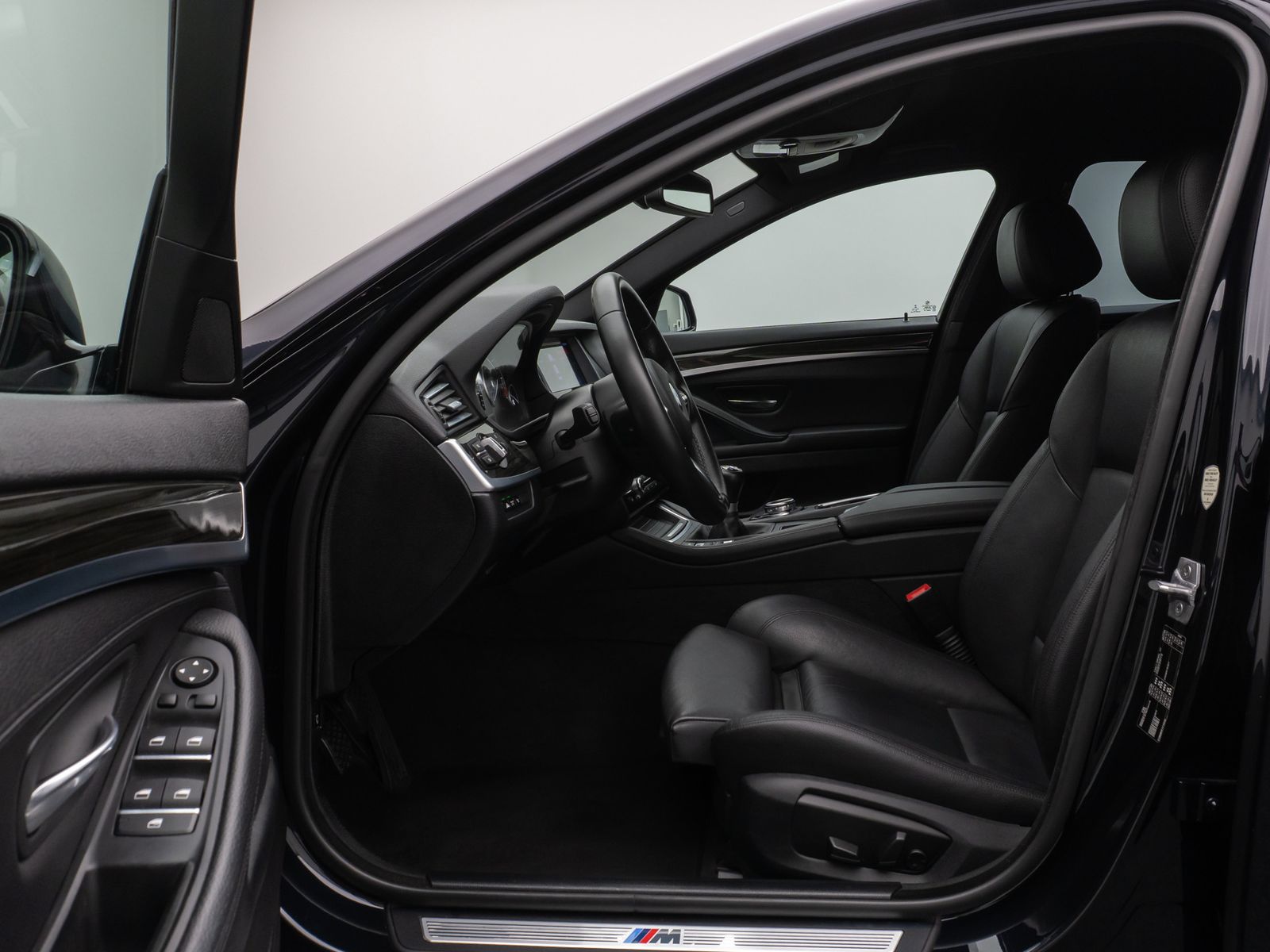 Fahrzeugabbildung BMW 525d M Sport Kamera HUD HiFi DrivingAssist LED